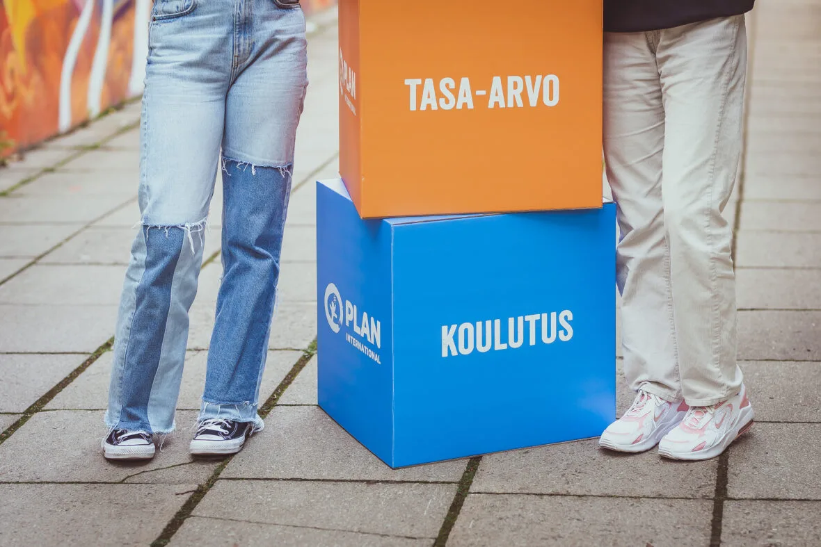 Tasa-arvo- ja koulutus-teksti kuutioissa